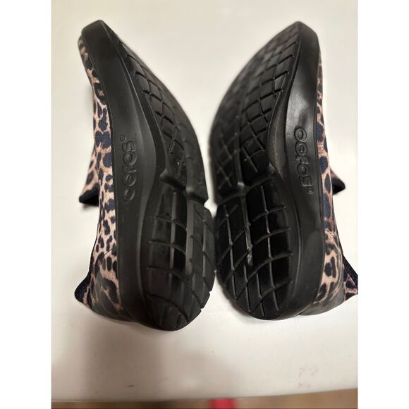 Oofos - Picture 3 of 4